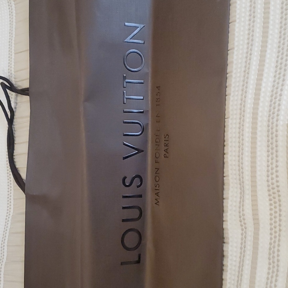 Louie Vuitton large carry bag - Picture 4 of 4